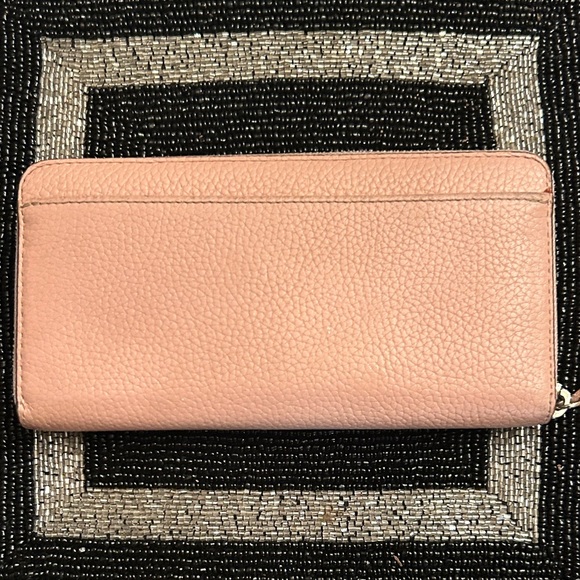Kate Spade embossed logo Blush Pink Continental Wallet EUC - Picture 3 of 10